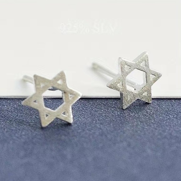 Star Of David Silver Stud Earrings - Picture 3 of 4